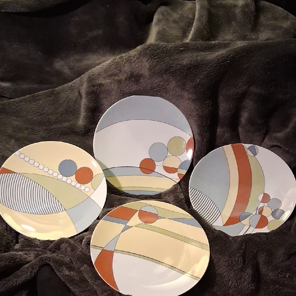 Artistic Ceramic Plate Set with Geometric Design